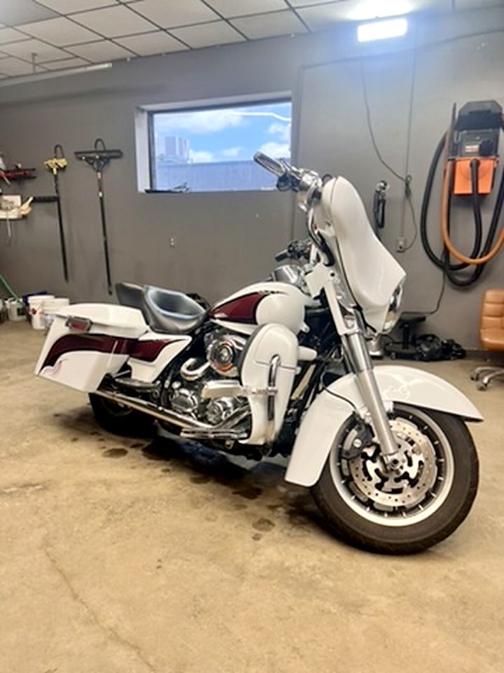 Ceramic-coated white and maroon touring bike