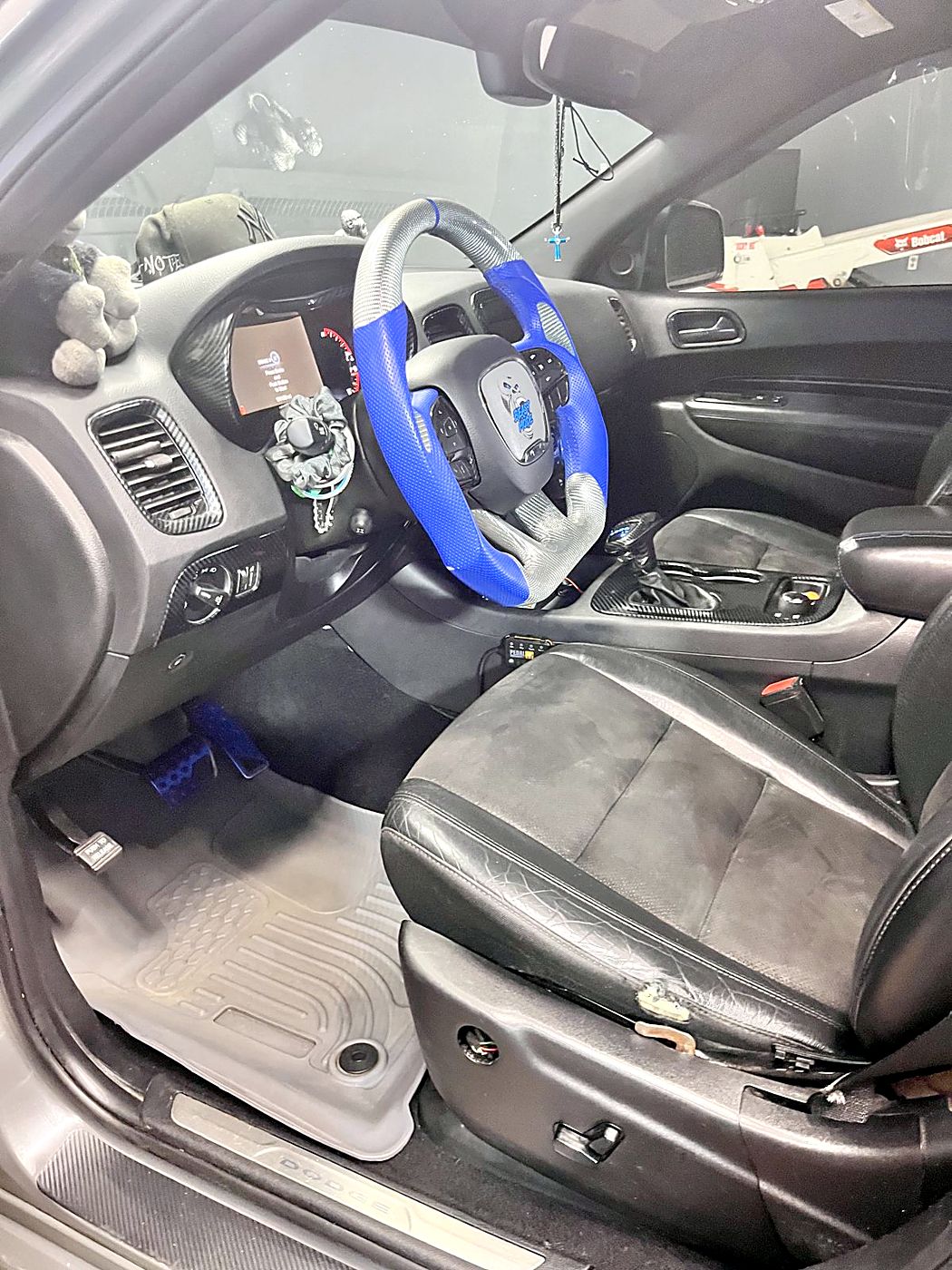 Interior with blue steering wheel